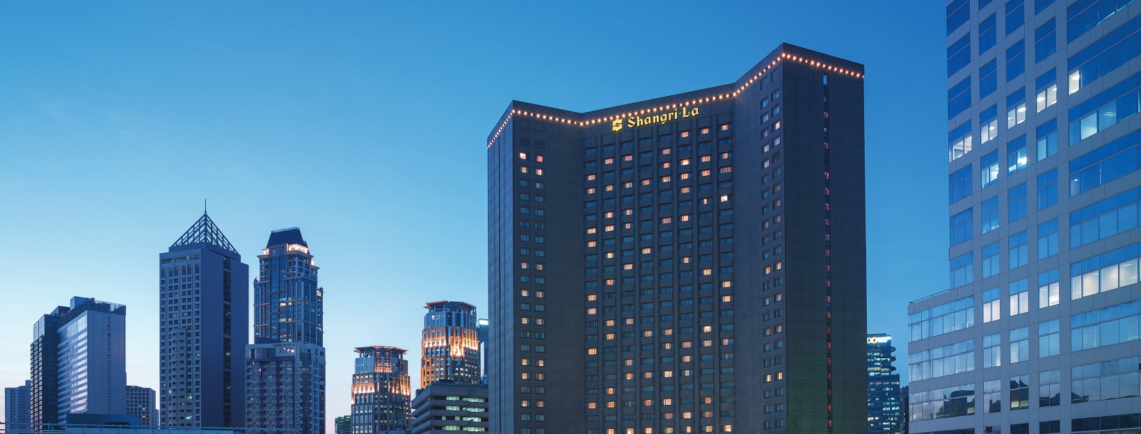 Photo of Makati Shangri-la, Manila skyline