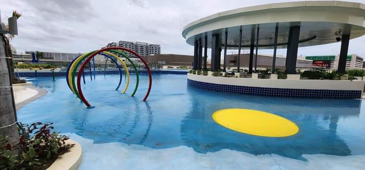 Seda Manila Bay Hotel swimming pool and pavilion